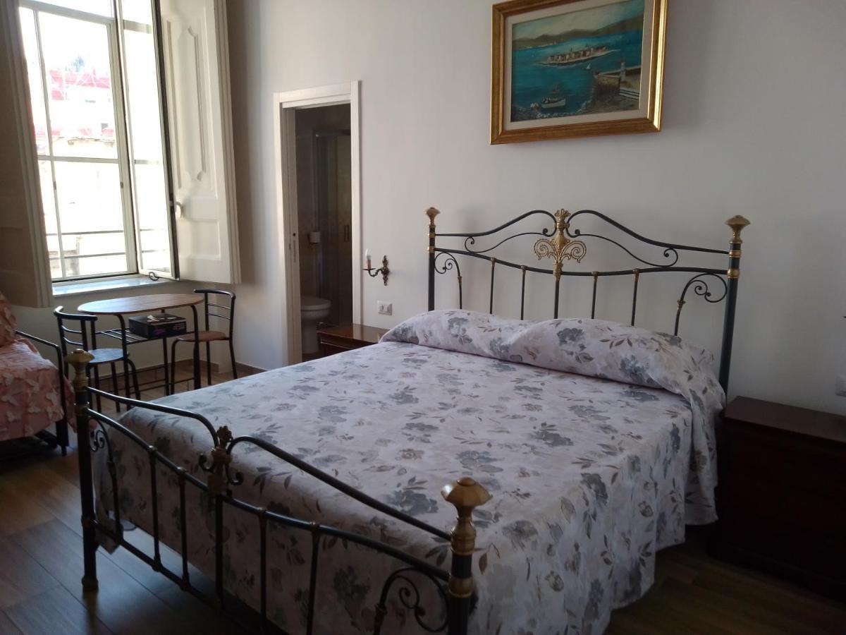 B&B Palazzo Sersale Napoli Εξωτερικό φωτογραφία