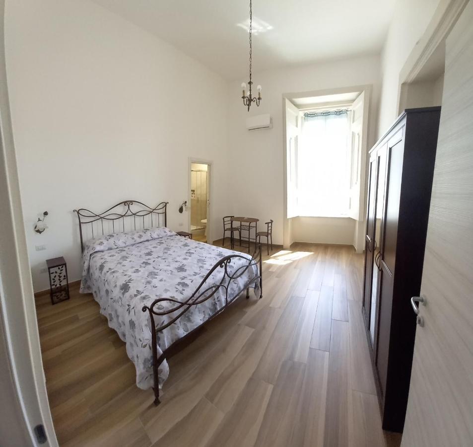 B&B Palazzo Sersale Napoli Εξωτερικό φωτογραφία