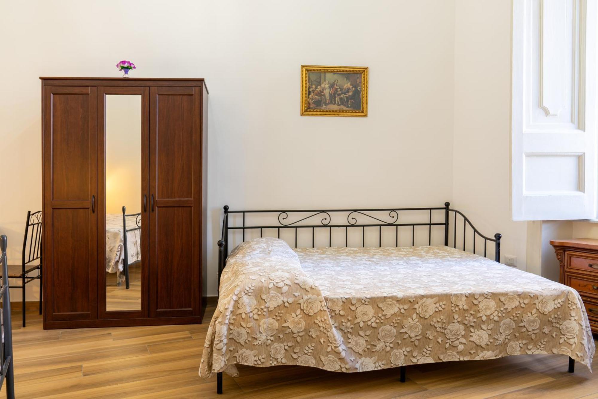 B&B Palazzo Sersale Napoli Εξωτερικό φωτογραφία