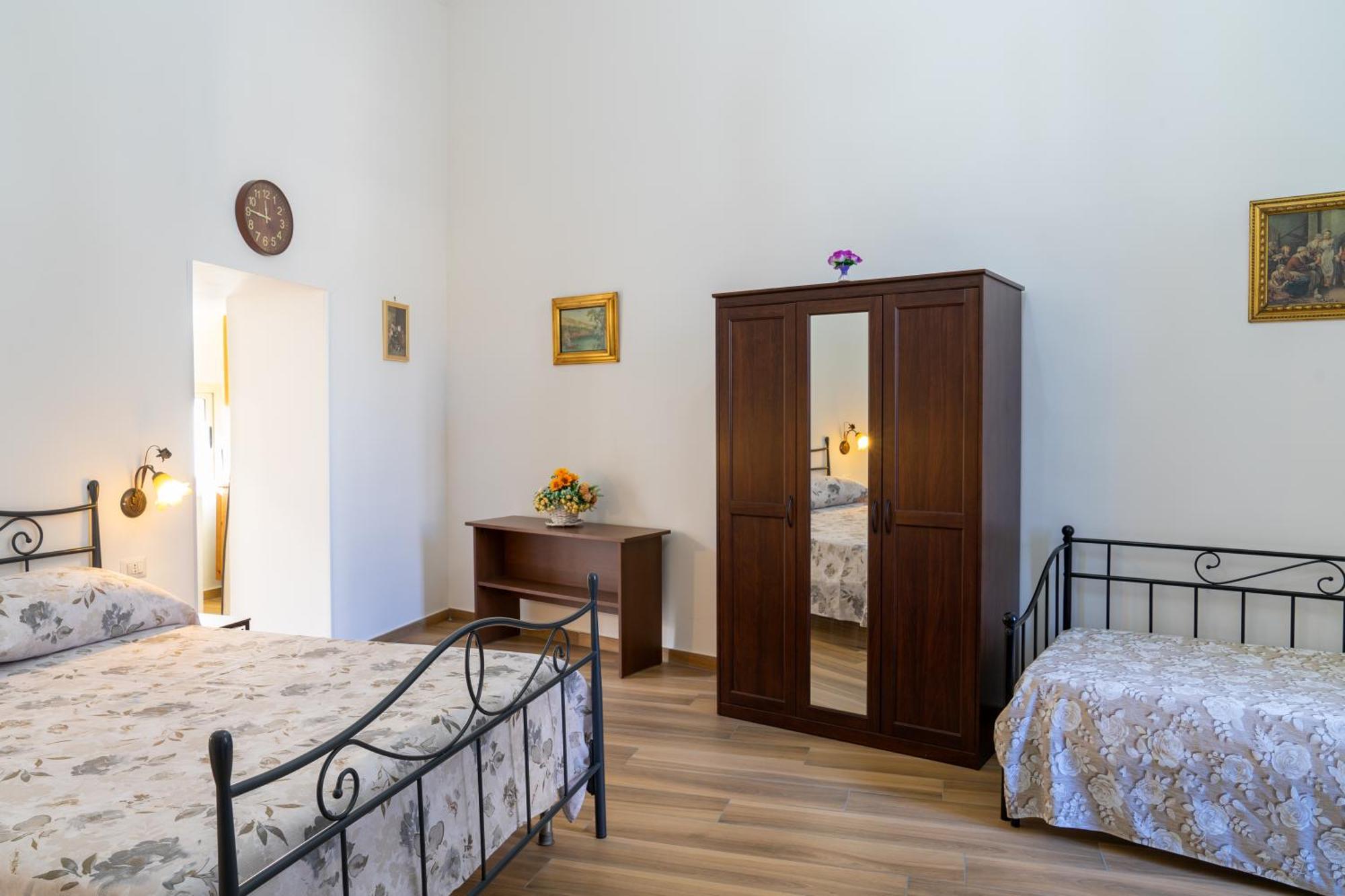 B&B Palazzo Sersale Napoli Εξωτερικό φωτογραφία