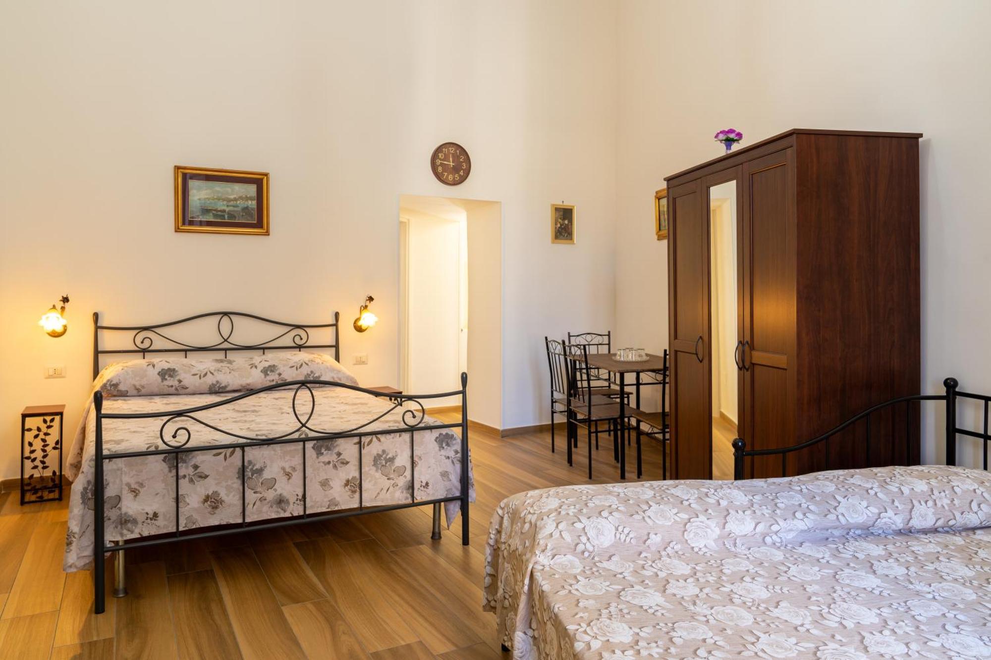 B&B Palazzo Sersale Napoli Εξωτερικό φωτογραφία
